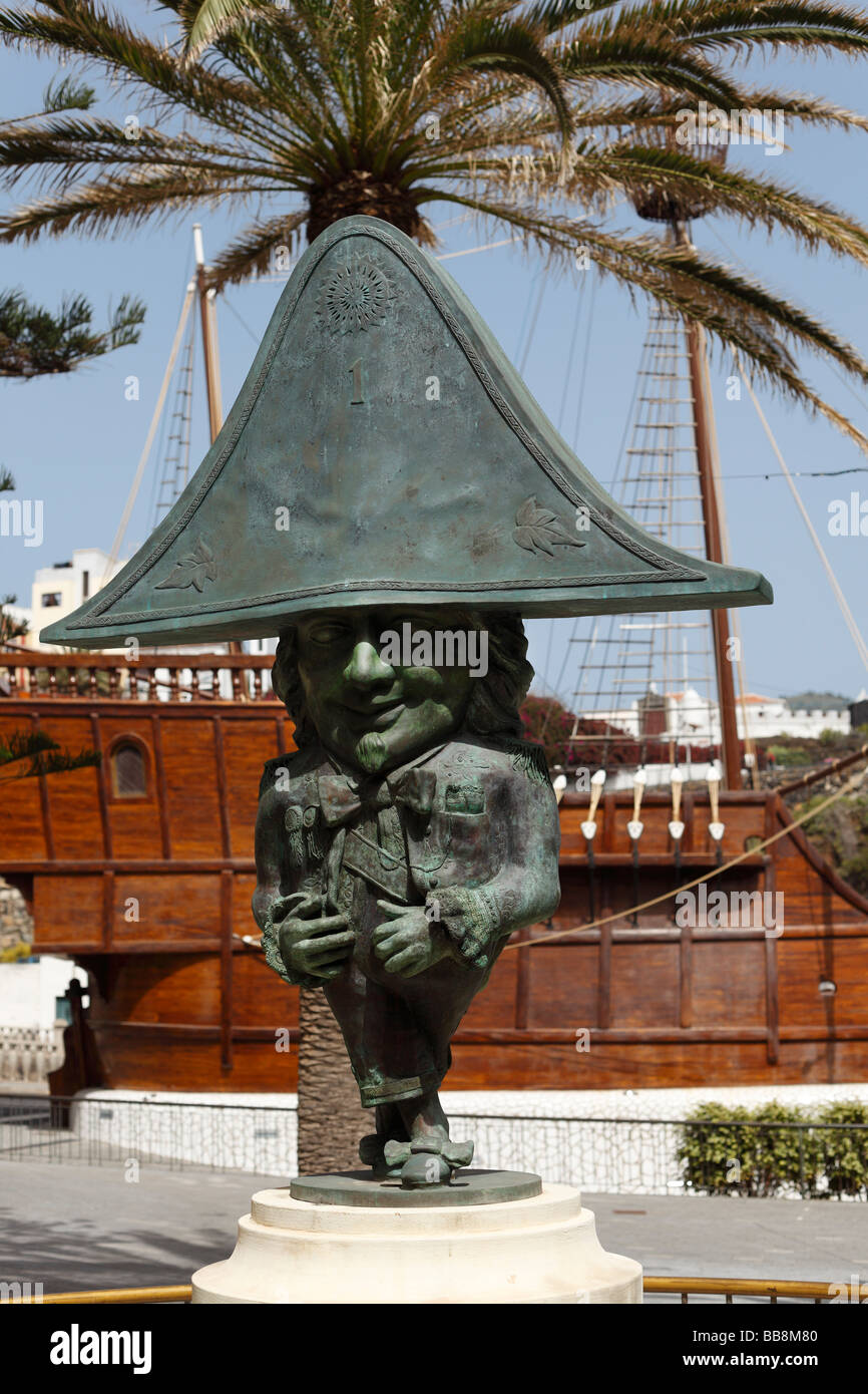 Dwarf Bronze figure en face de Santa Maria, la Plaza Alameda, Santa Cruz de la Palma, La Palma, Canary Islands, Spain Banque D'Images