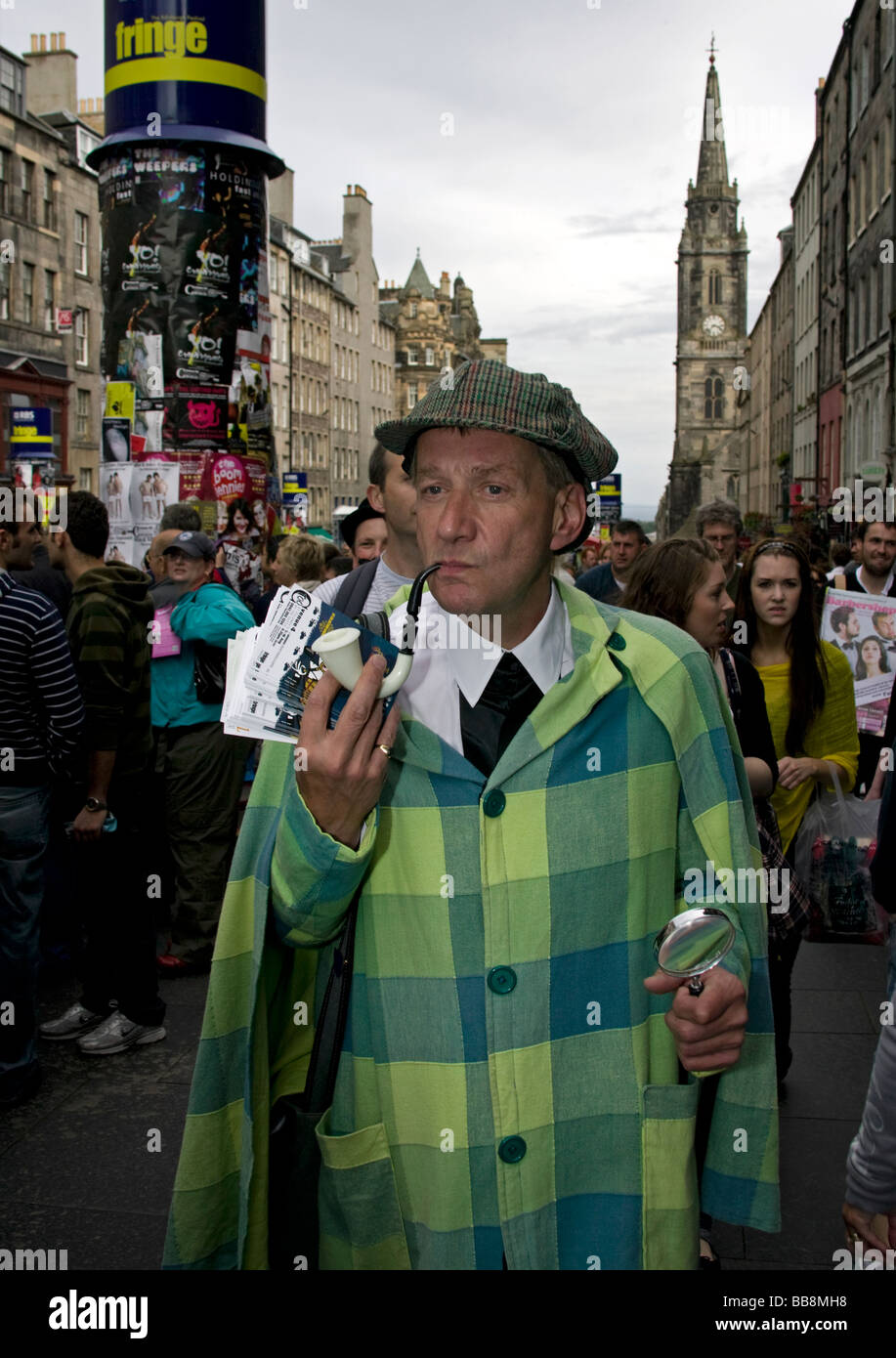 Artiste habillé comme Sherlock Holmes character Edinburgh Fringe Festival, en Écosse au Royaume-Uni, en Europe Banque D'Images