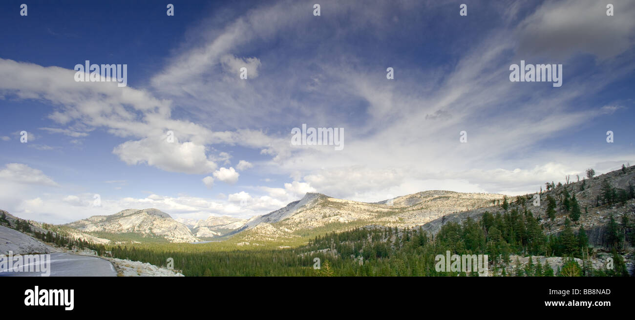 Paysage panoramique vue depuis le point d'Olmsted, Prairies Tuolumne, Yosemite National Park California USA. Banque D'Images