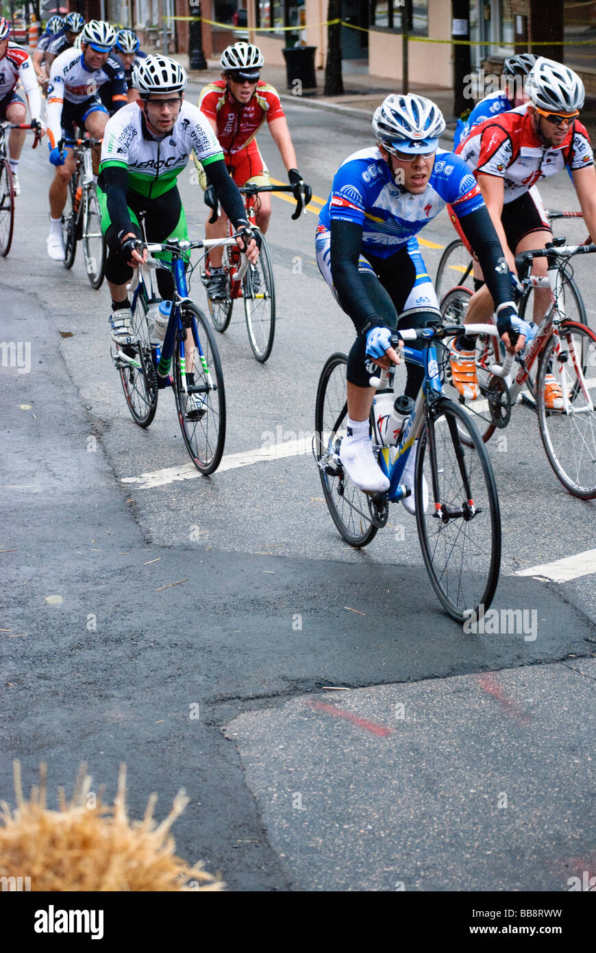 Le centre-ville historique de service annuel Critérium cycliste des forêts Banque D'Images