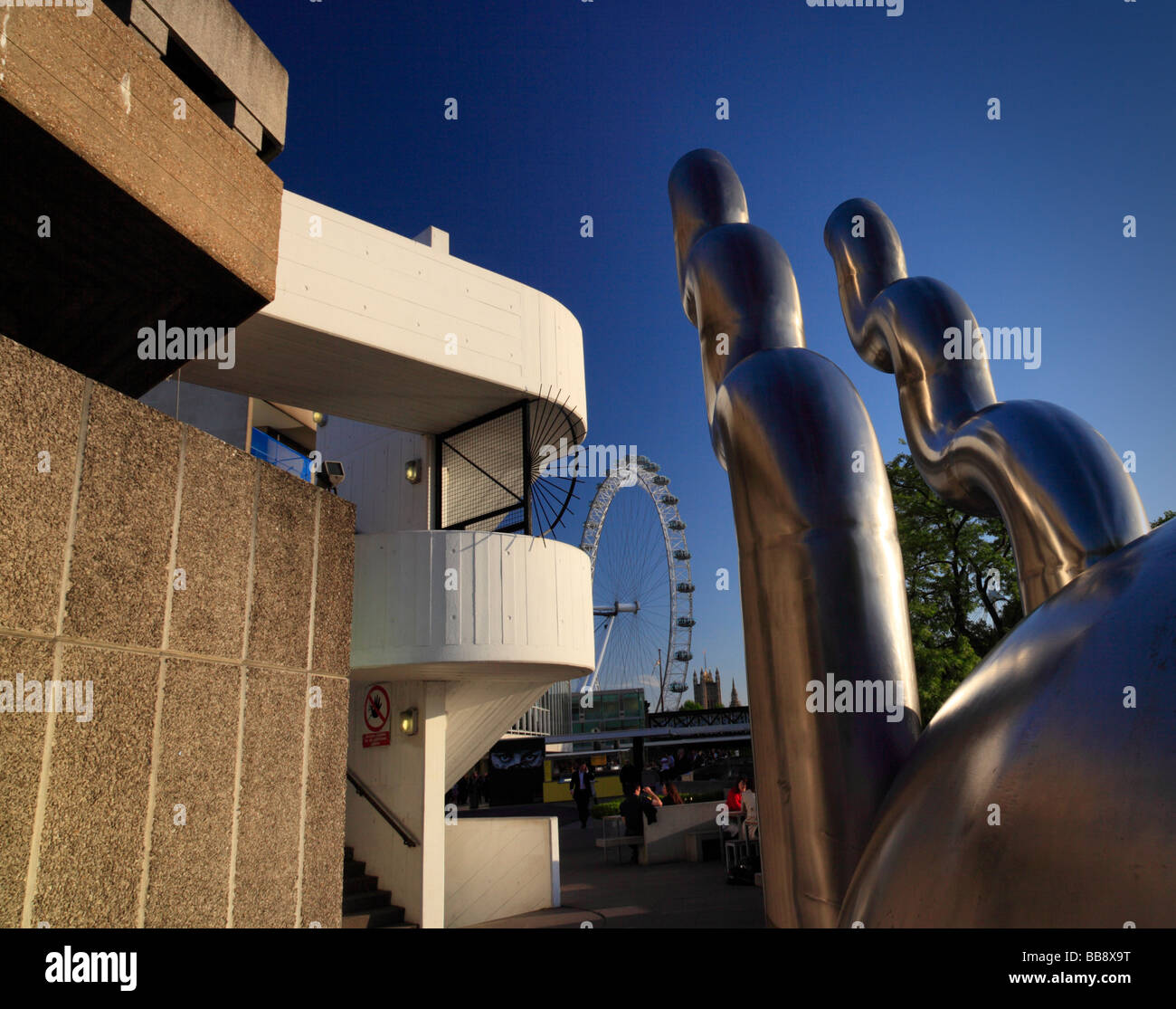 Rive sud de sculpture et d'architecture. Londres, Angleterre, Royaume-Uni. Banque D'Images