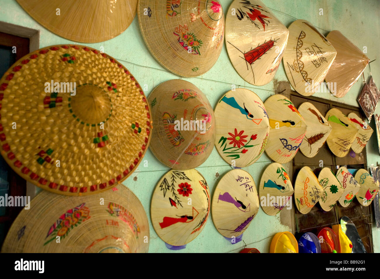Chinese Coolie hats à vendre au Vietnam Banque D'Images
