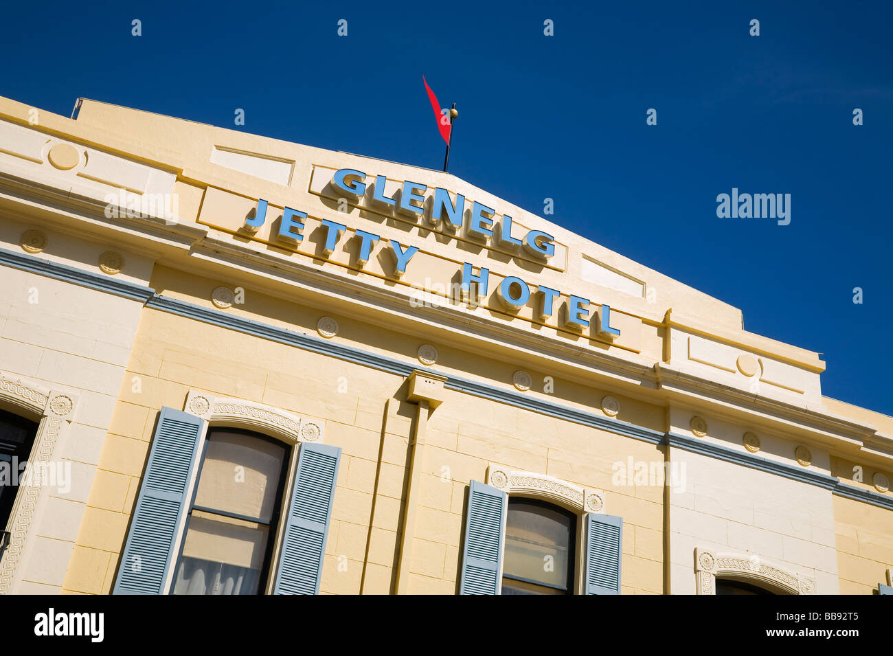 Embarcadère de Glenelg Hôtel à la plage de Glenelg. Adélaïde, Australie du Sud, Australie Banque D'Images