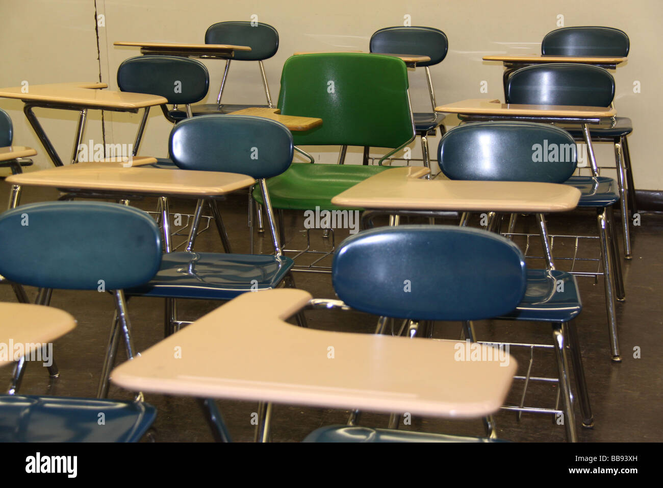 Classe de l'école vide avec un bureau. Banque D'Images