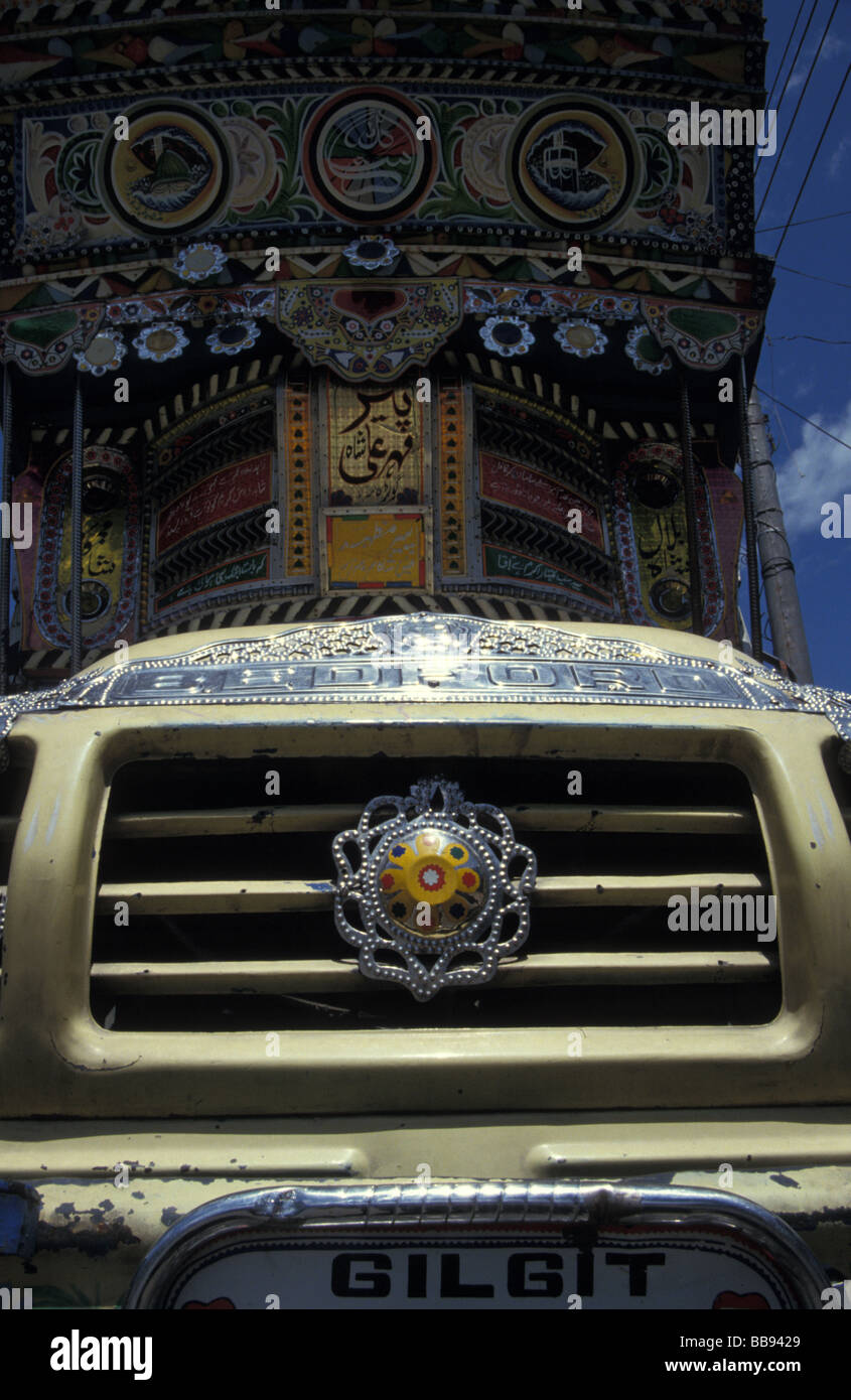 Camion Bedford décorées Gilgit Nord Pakistan Banque D'Images