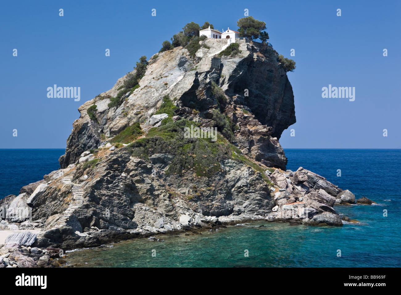 Monastère Agios Ioannis situé pour Mamma Mia film île de Skopelos en Grèce Banque D'Images