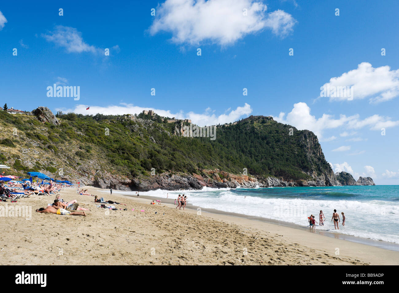 Kleopatra Beach à la recherche vers le château, Alanya, Turquie, Côte Méditerranéenne Banque D'Images