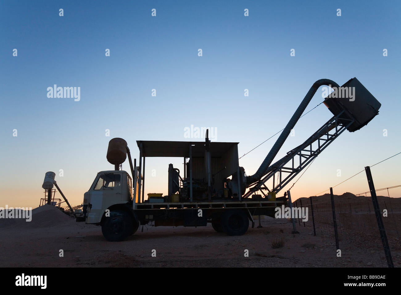 Un camion de la soufflante utilisée pour extraire la saleté de mines souterraines opal. Coober Pedy, South Australia, Australia Banque D'Images