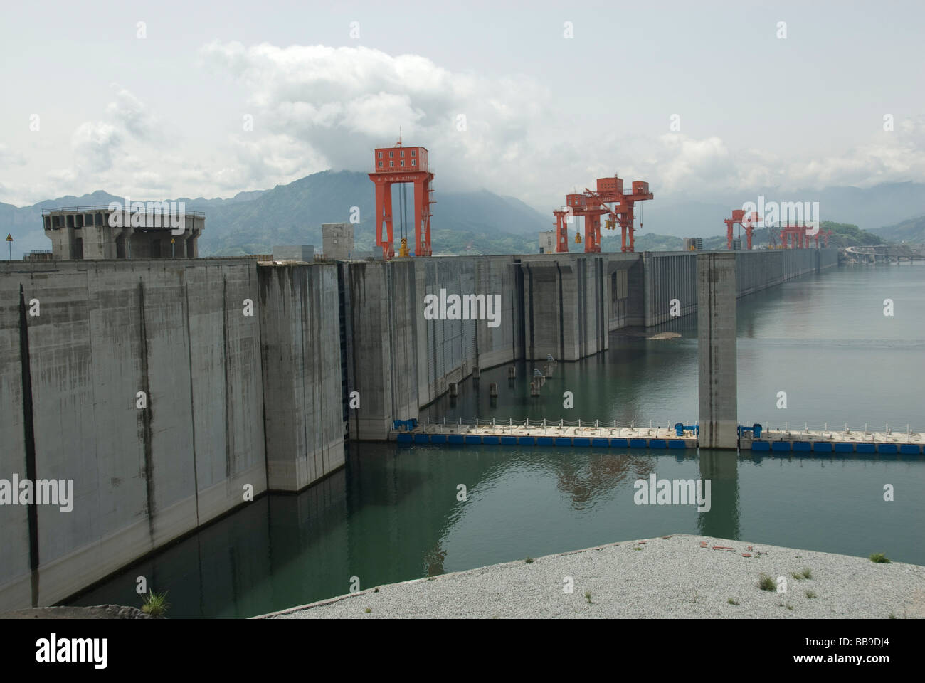 Projet du barrage des Trois Gorges du Changjiang, vue latérale arrière, Yichang, Hubei Province, République populaire de Chine Banque D'Images