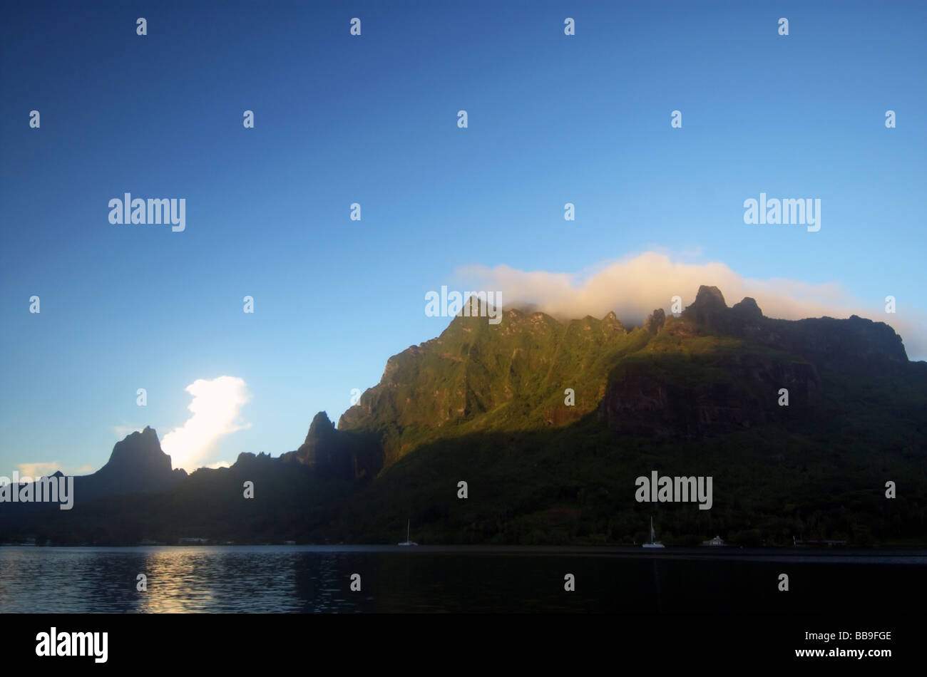 Matin dans la baie de Cook, Moorea, Tahiti, Polynésie Française Banque D'Images