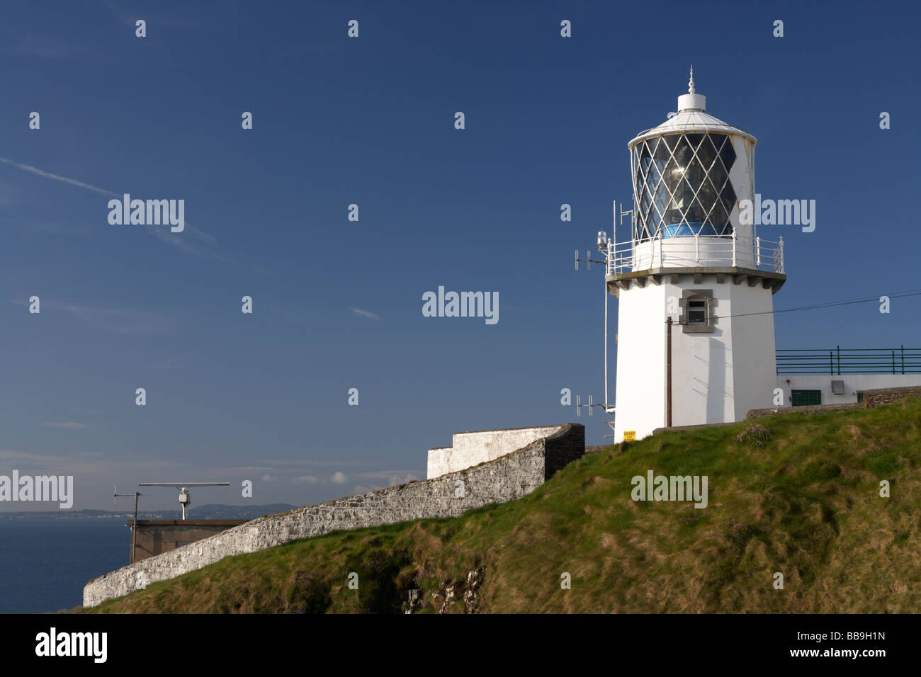 Le point noir whitehead lighthouse le comté d'Antrim en Irlande du Nord Banque D'Images