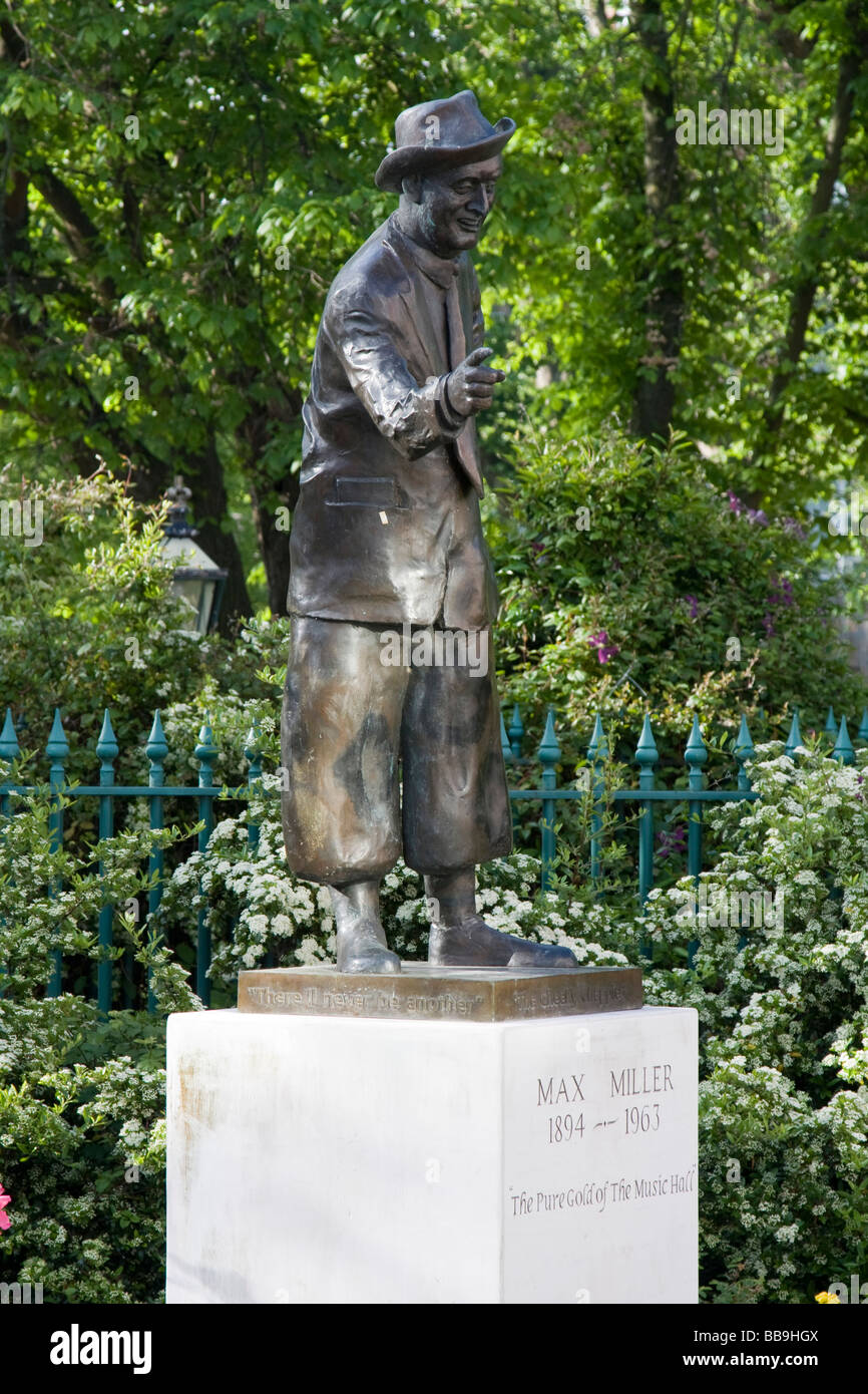 Max miller statue ville balnéaire de Brighton East Sussex England uk go Banque D'Images