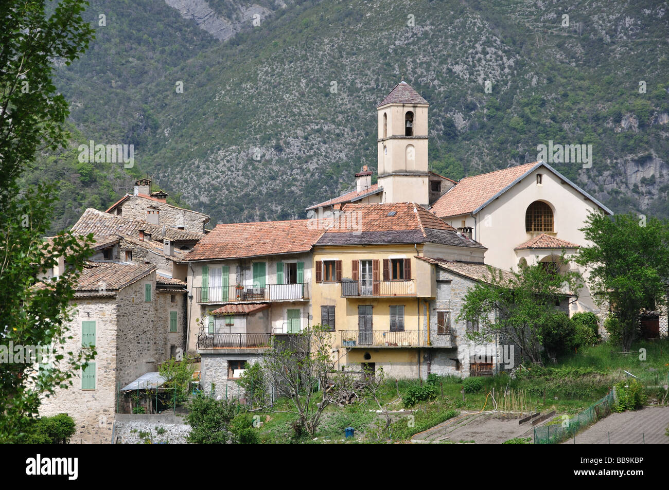 Le village de montagne de Marie sur Tinee dans les Alpes Maritimes, France Banque D'Images