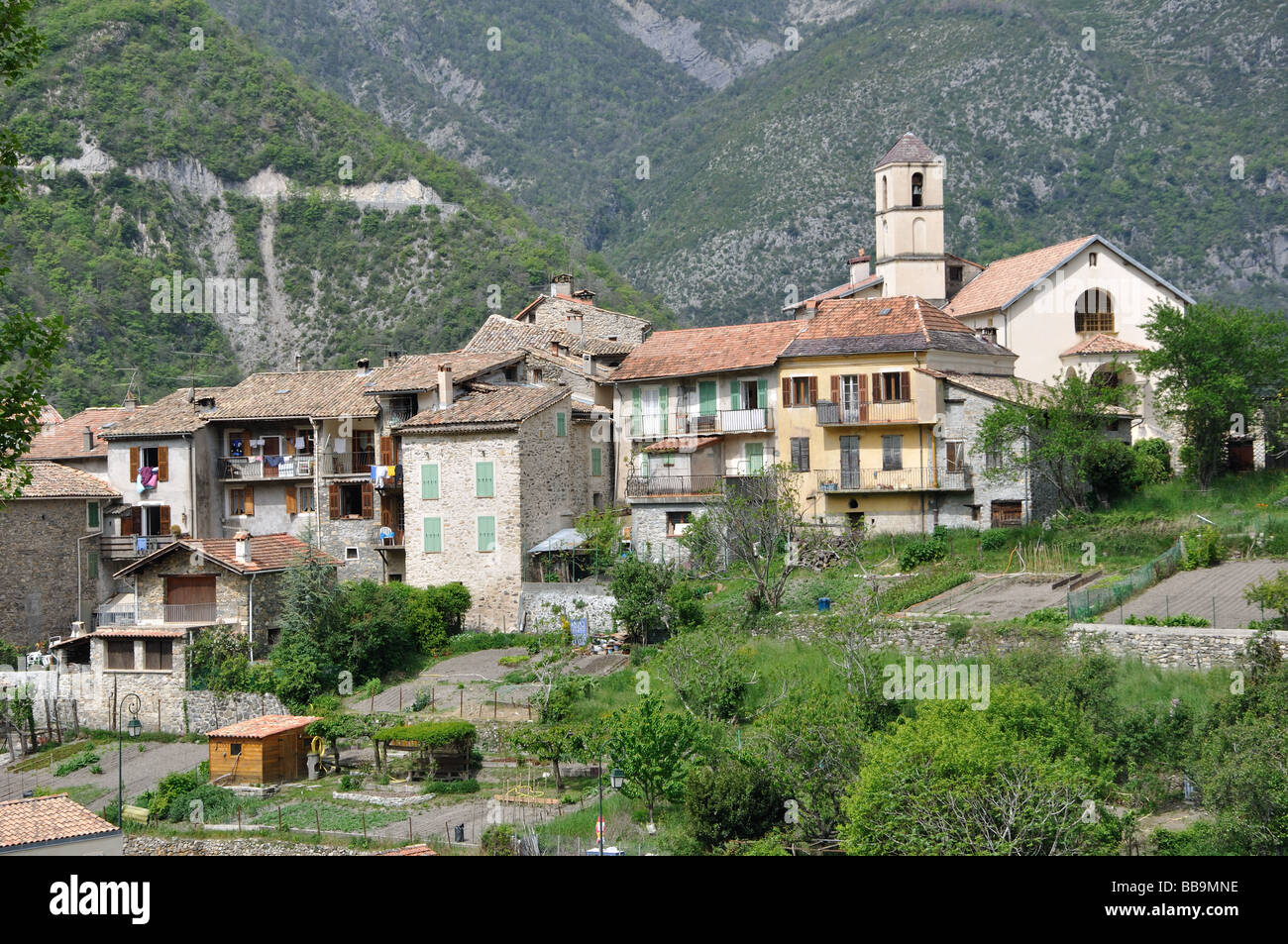 Le village de montagne de Marie sur Tinee dans les Alpes Maritimes, France Banque D'Images