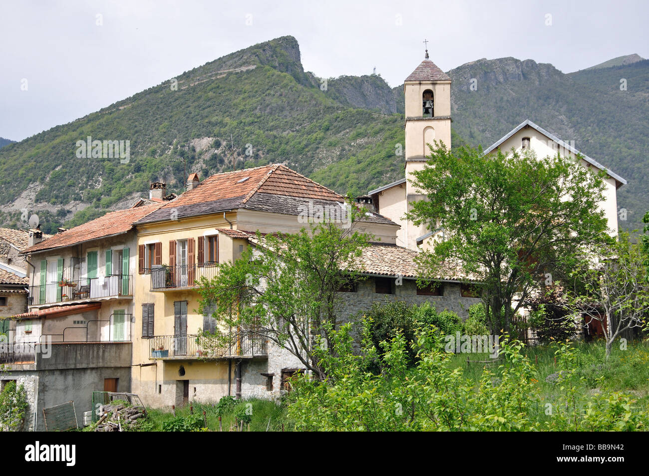 Le village de Marie sur Tinee dans les Alpes Maritimes, France Banque D'Images