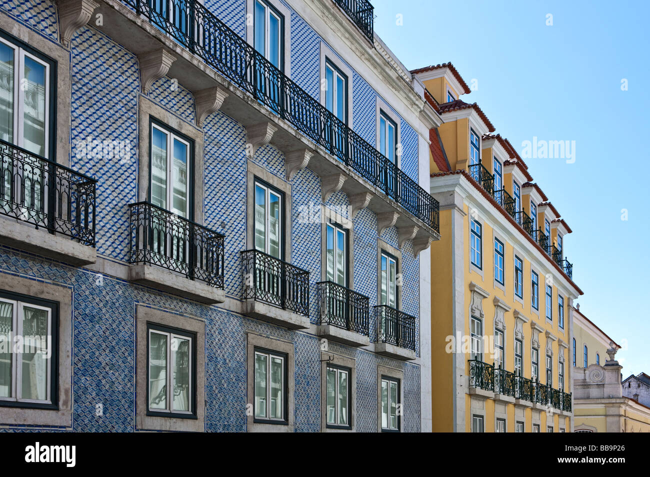 Foreschortening Lisbonne des maisons de quartier du Chiado Banque D'Images