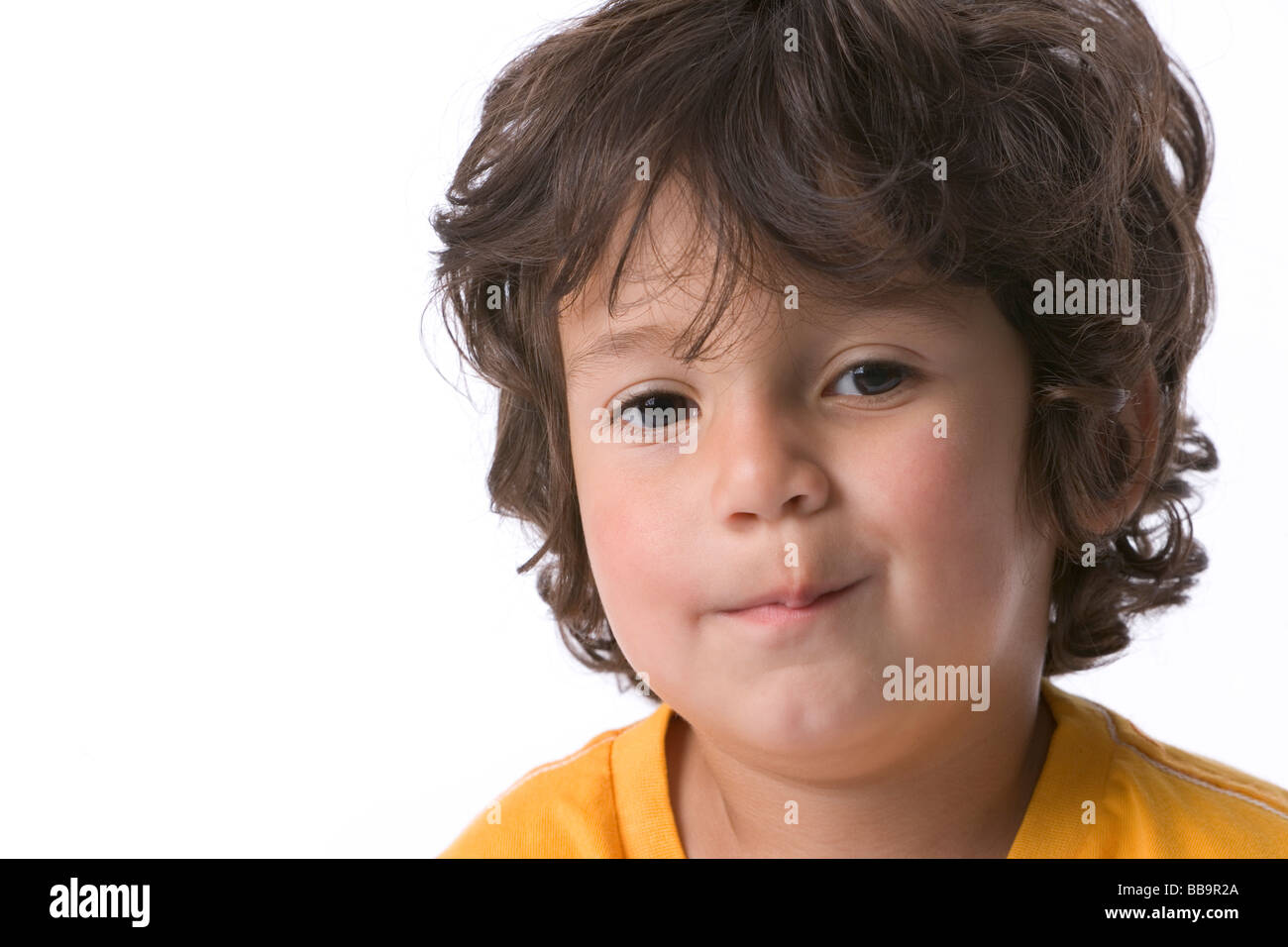Petit garçon avec une expression coquine Banque D'Images