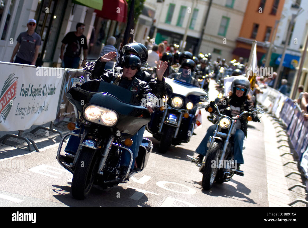 Groupe de motards équitation Harley Davidson Bikes,motos, motos, vélo,  piste lads lads sur motherbikes London UK surprise surprise choc Photo  Stock - Alamy