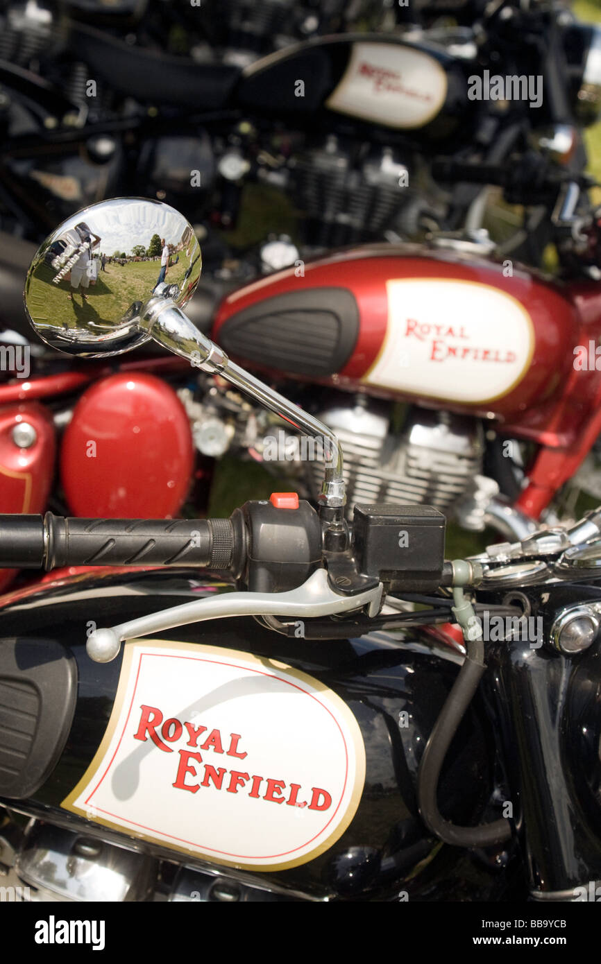 Une ligne de motos Royal Enfield Banque D'Images
