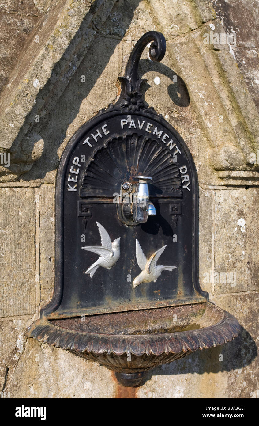 Fontaine d'eau potable sur l'île de Wight Shanklin Clocktower Hampshire Banque D'Images