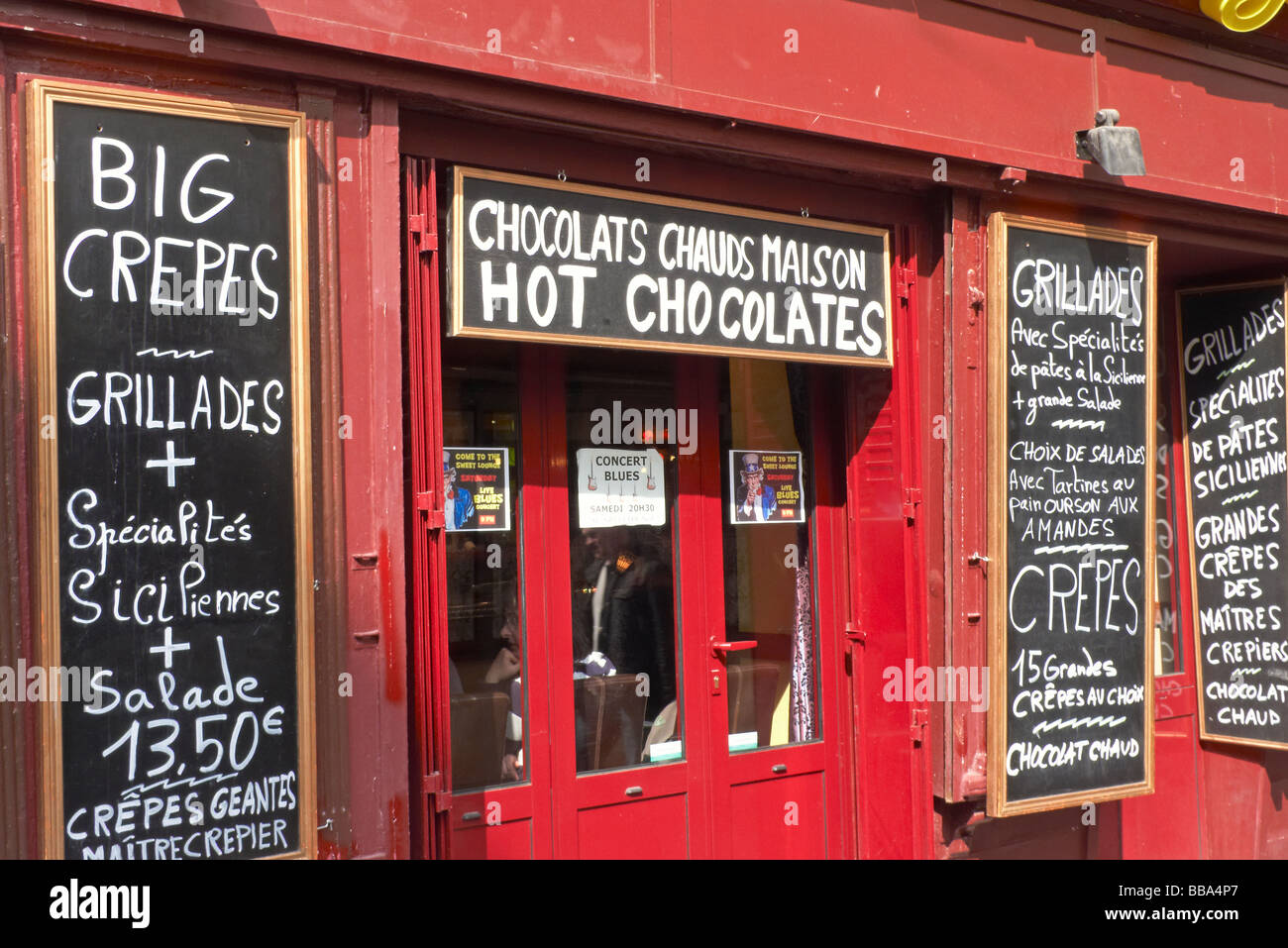 Un restaurant de la rue Mouffetard à Paris Banque D'Images