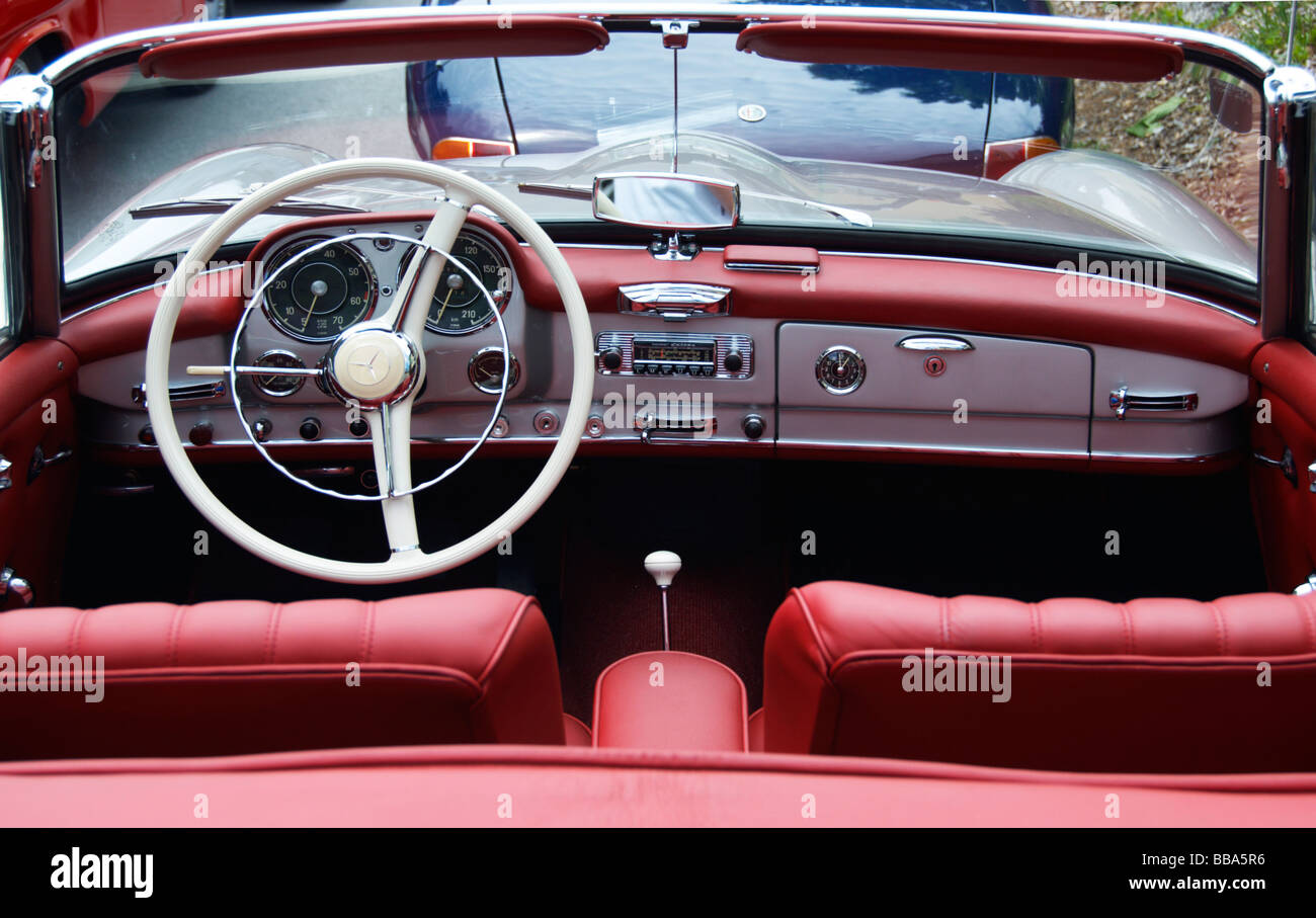 Mercedes 190 sl interior view Banque de photographies et d'images à haute  résolution - Alamy