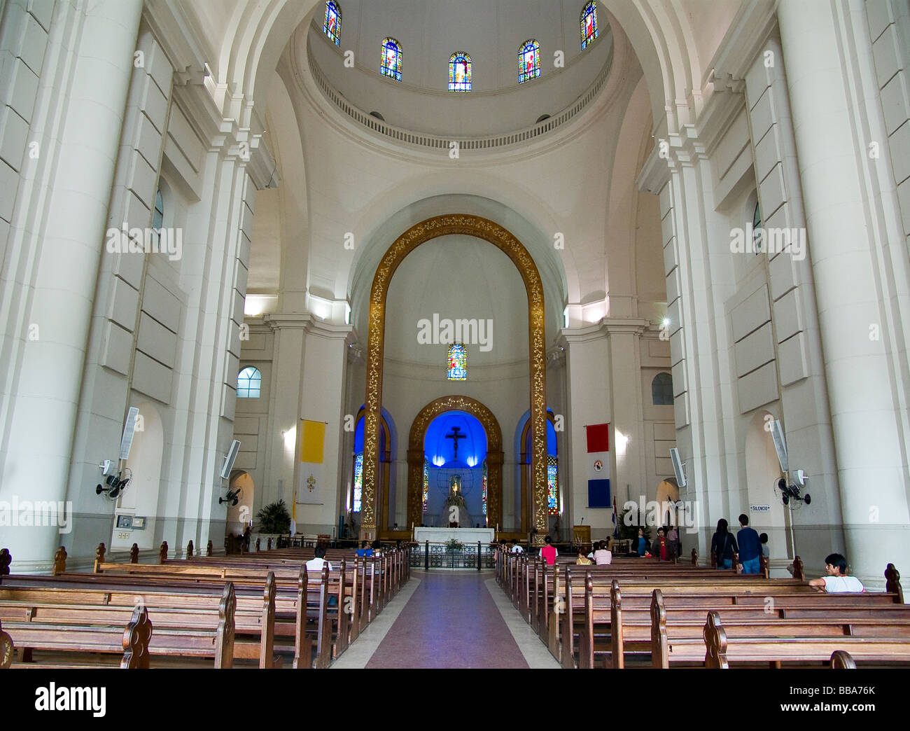 Le Paraguay.Cordillera Ministère.basilique de Caacupé.l'intérieur. Banque D'Images