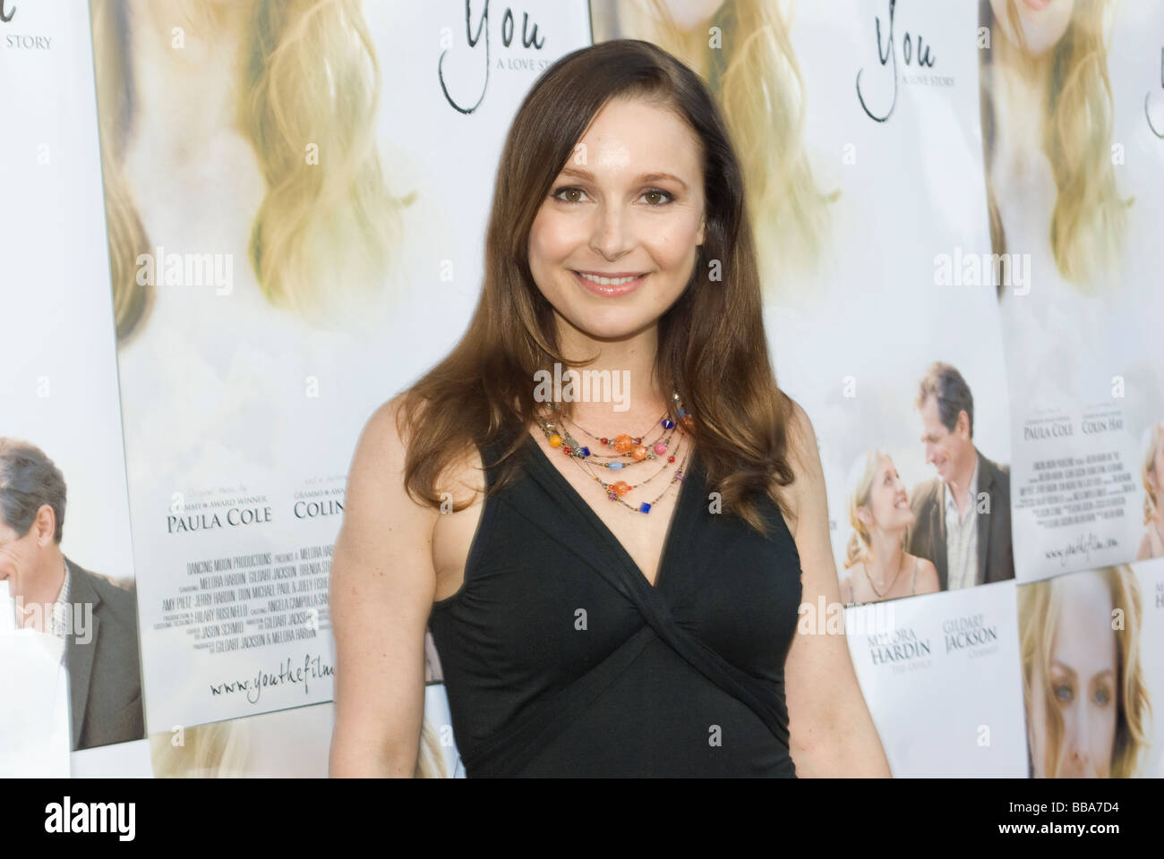 LOS ANGELES, CA - 13 MAI 2009 - Actrice Elle Travis assiste à la première VOUS Banque D'Images