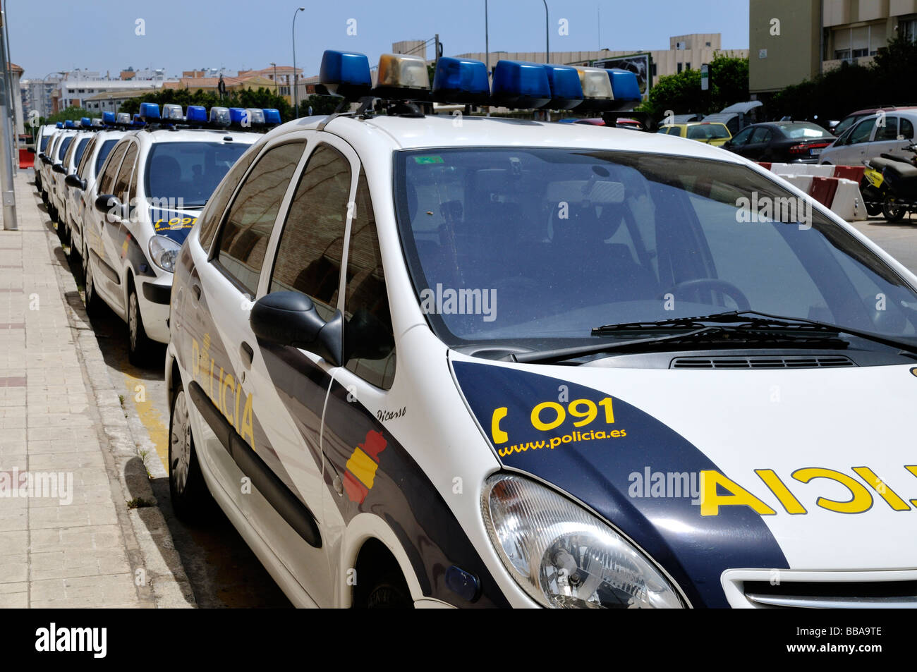 Rangée de voitures de police stationnées à Malaga, Espagne Banque D'Images