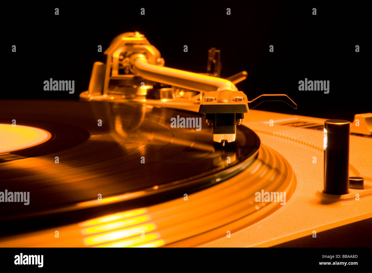 Un disc-jockey professionnel turntable Banque D'Images