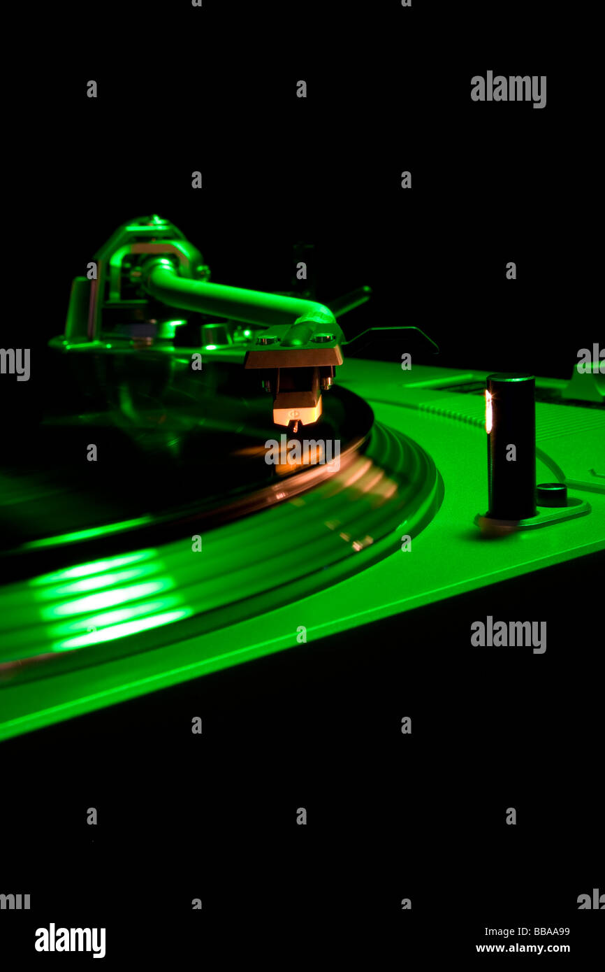 Un disc-jockey professionnel turntable Banque D'Images