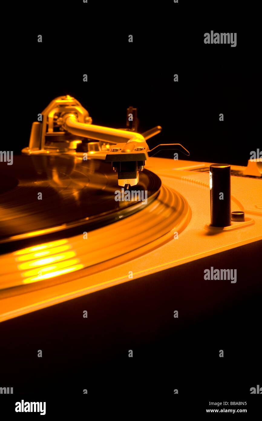 Un disc-jockey professionnel turntable Banque D'Images