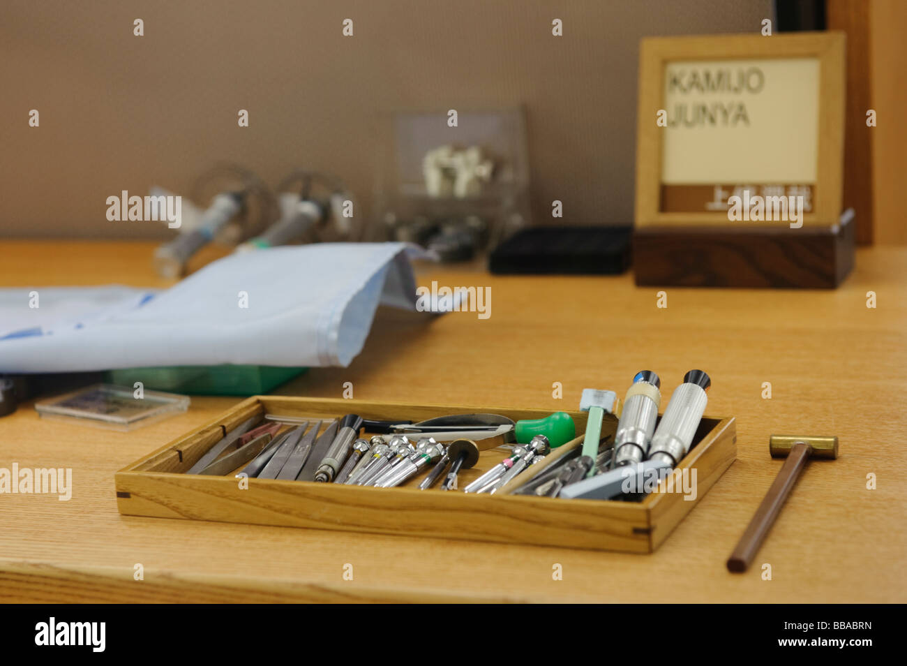 Regardez la fabrication d'outils à l'Échelle Micro Studio d'artiste, Seiko Epson, Shiojiri Japon, le 18 mai 2009. Banque D'Images