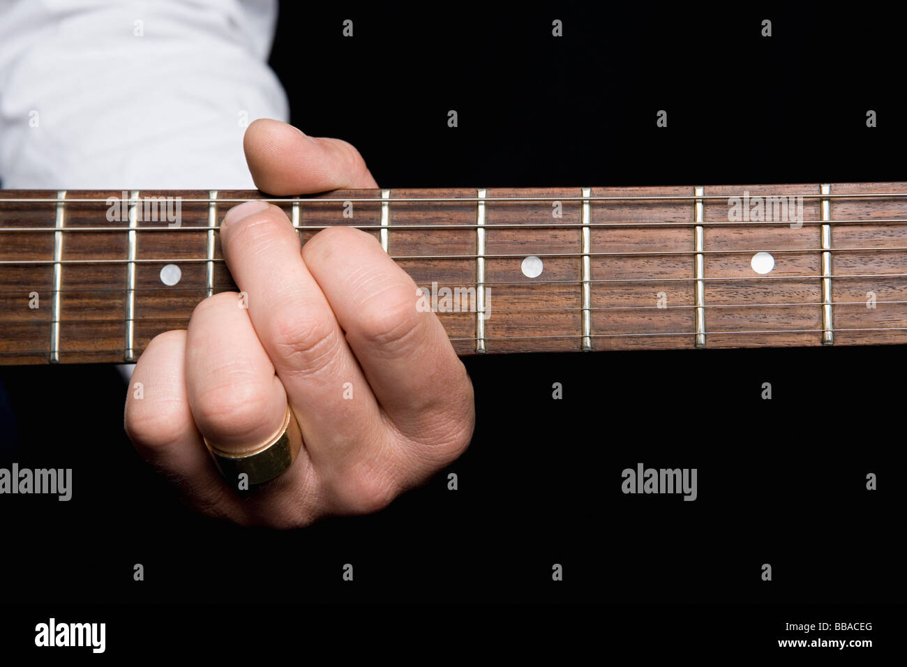 Détail d'un homme jouant d'une guitare électrique Banque D'Images
