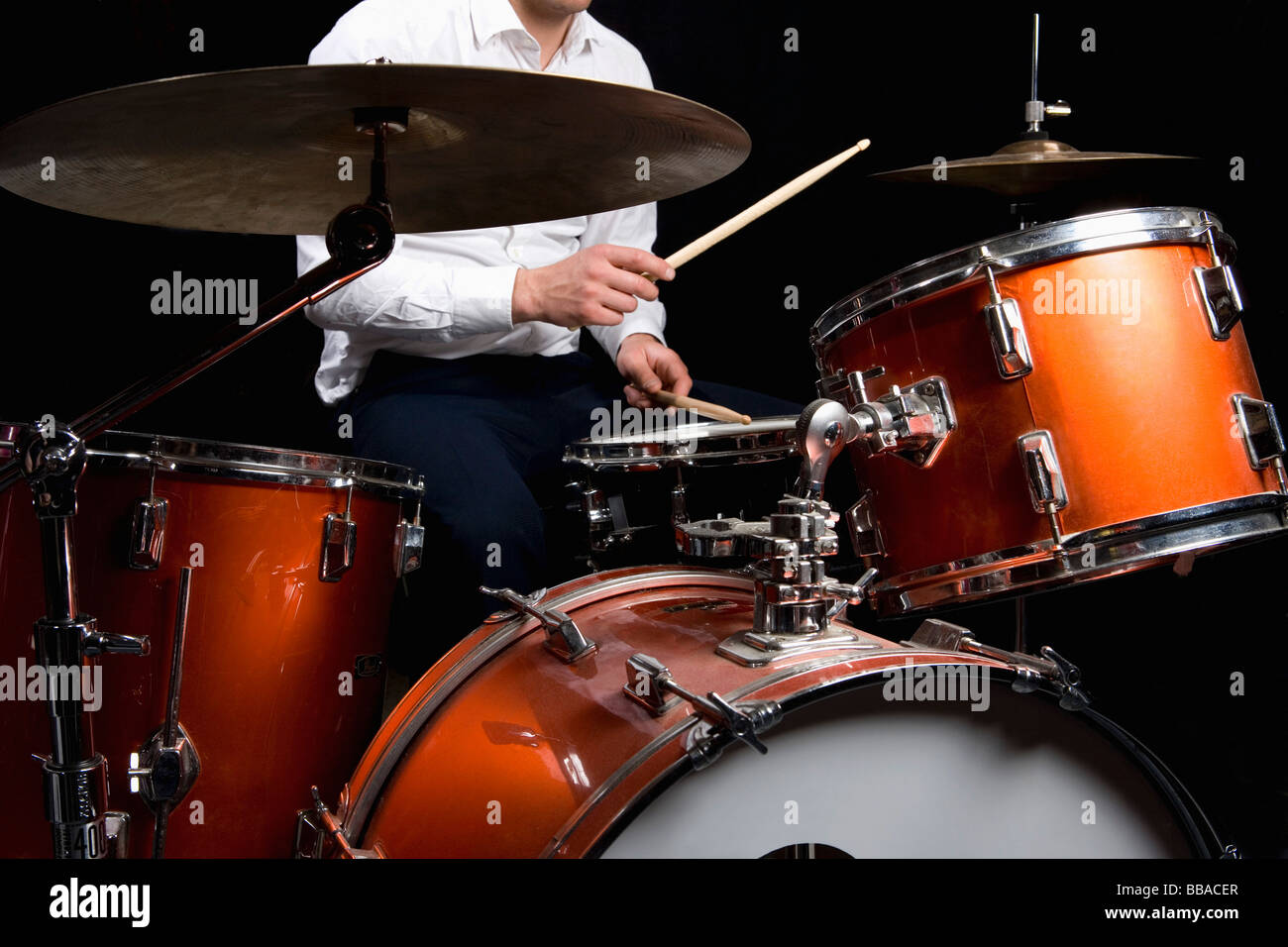 Détail d'un homme jouant de la batterie Banque D'Images