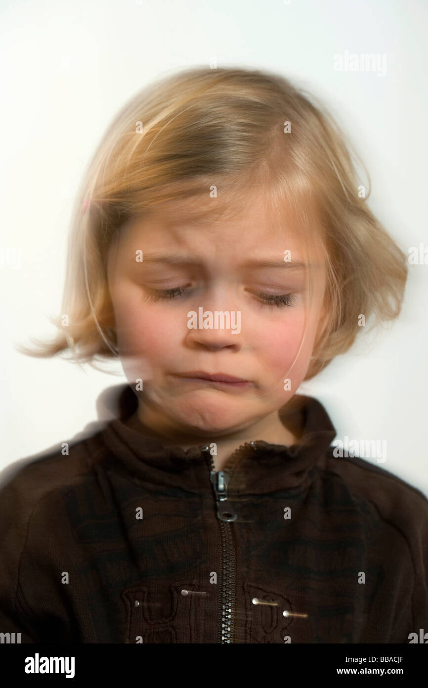 Une petite fille pleurer Banque D'Images