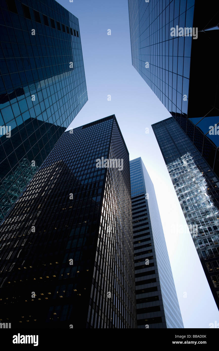 Low angle view de bâtiments dans le quartier financier, Manhattan, New York City Banque D'Images