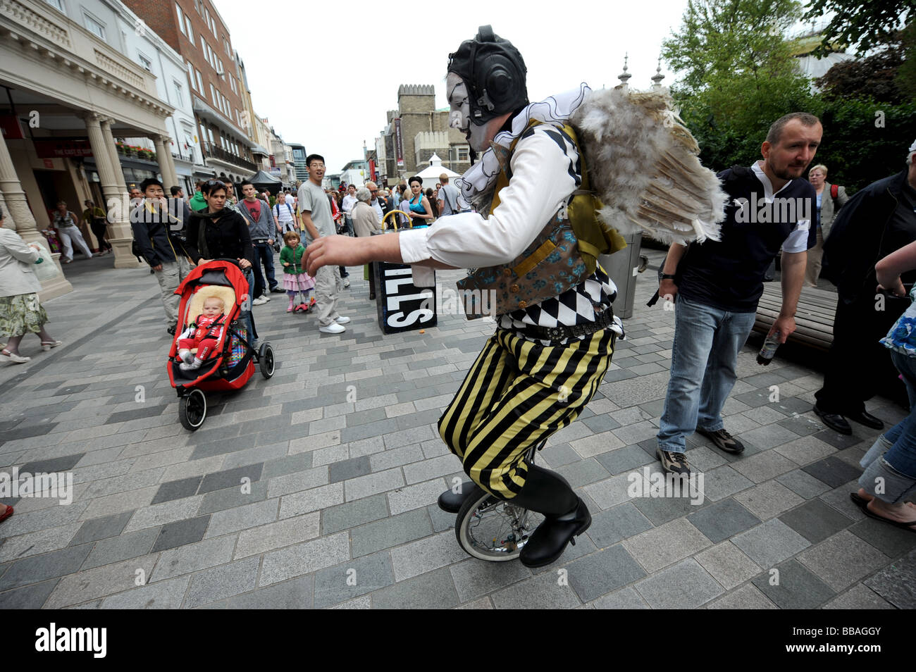 Actes Arts International effectuer à ce ans Brighton Festival Fringe rues manifestation UK Banque D'Images