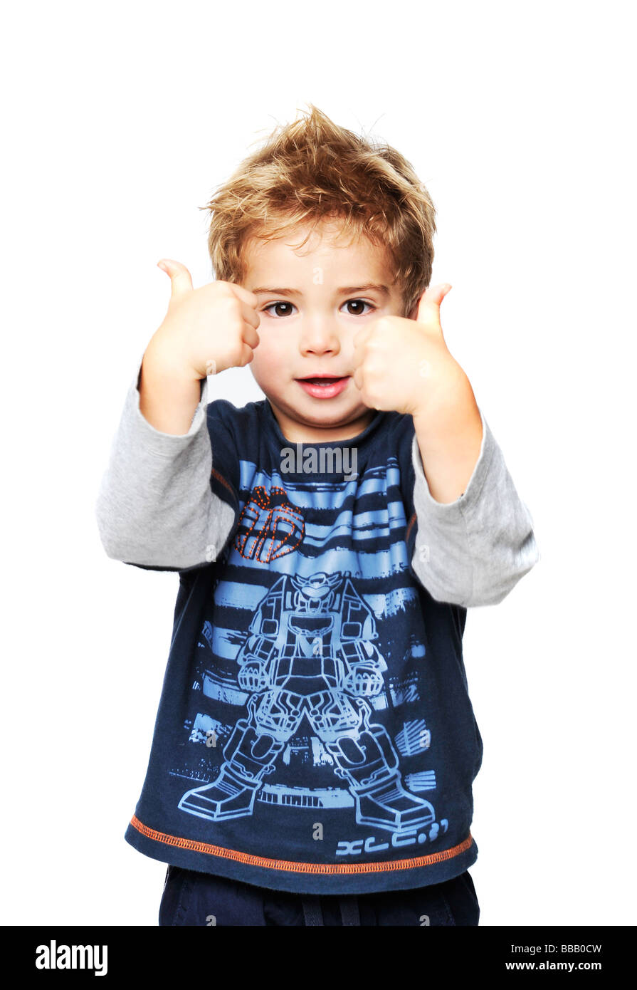 Young boy holding up ses pouces à la caméra d'être heureux Banque D'Images