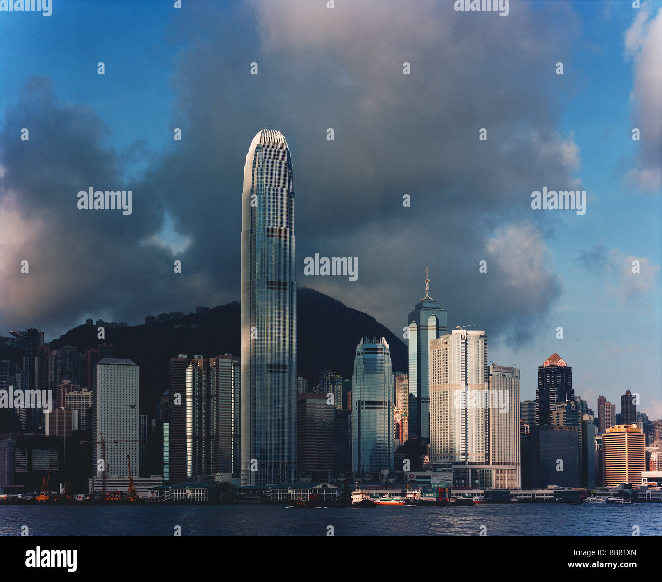 Hong Kong, début de matinée sur central et le pic, extraite du Terminal star Ferry, Kowloon Banque D'Images