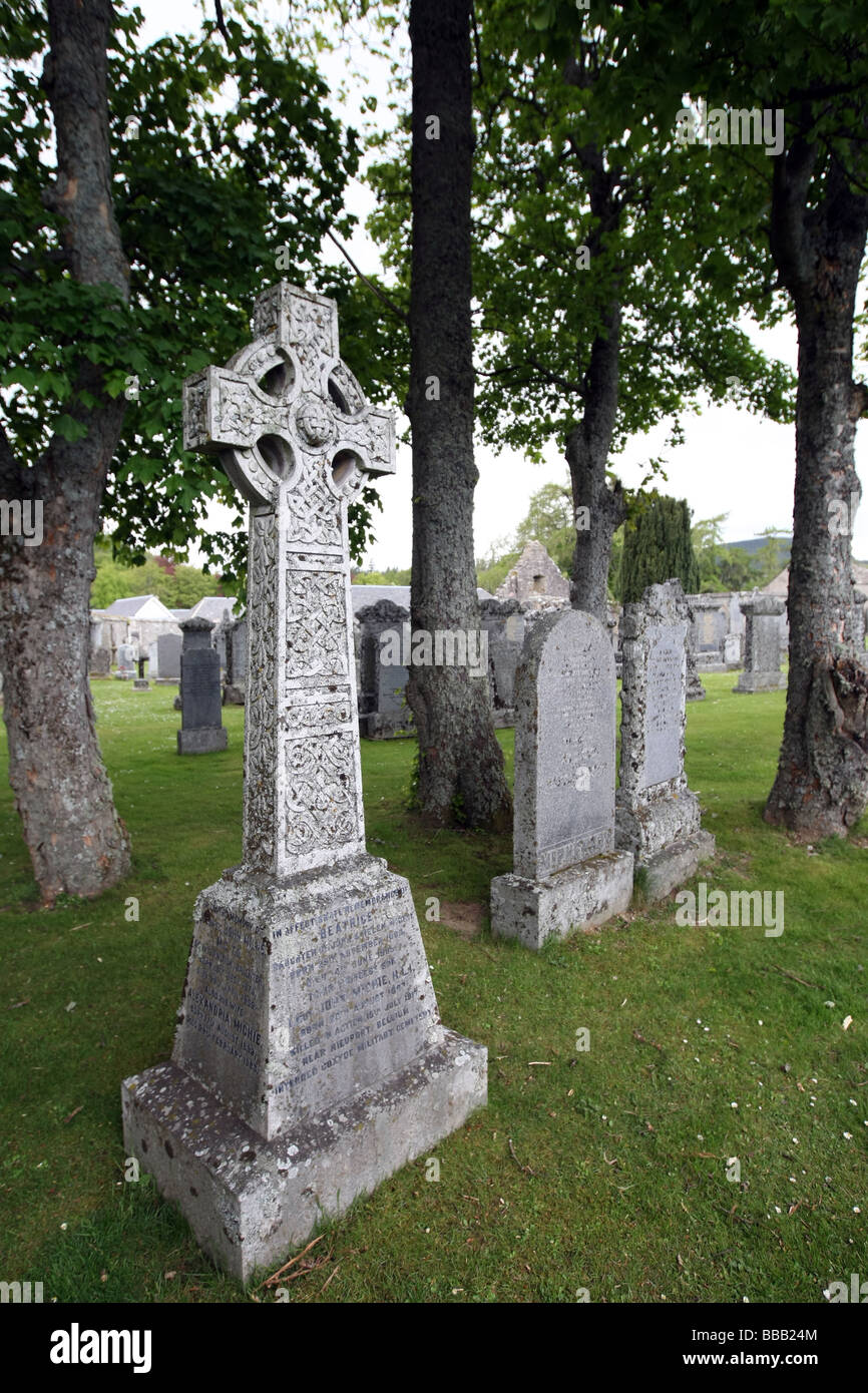 Crathie Kirkyard près de Balmoral Castle, Scotland, UK, où de nombreux fonctionnaires des familles Royale de Balmoral sont enterrés Banque D'Images