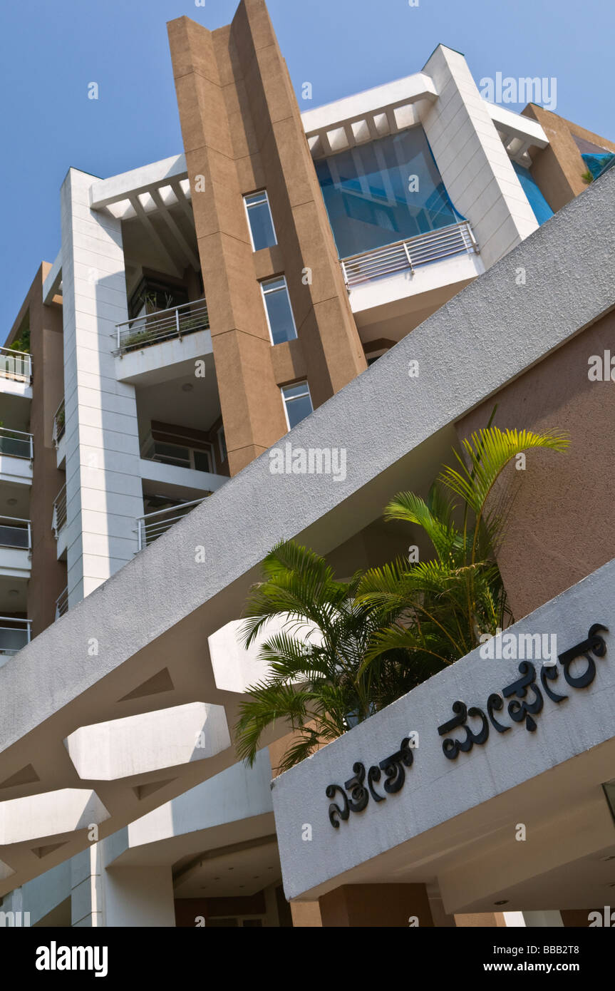 Résidence d'appartements modernes Road Bangalore Karnataka Inde Banque D'Images