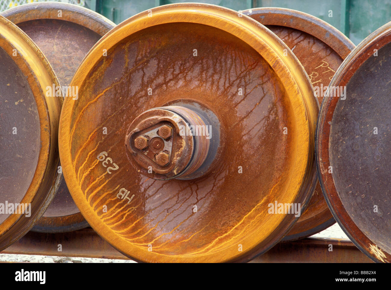 Les roues des wagons rouillés Banque D'Images