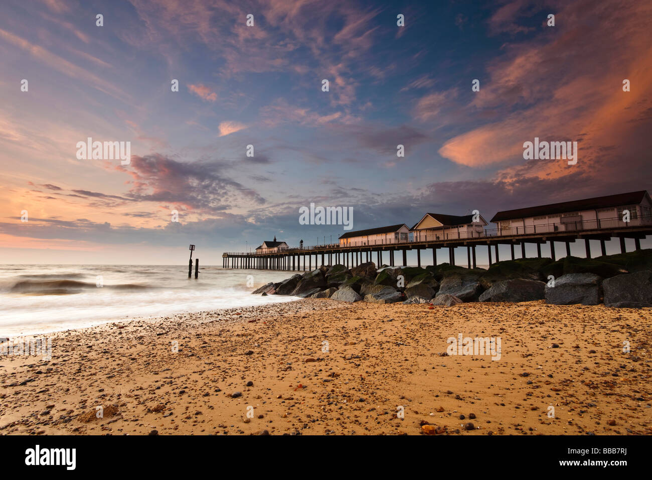 Southwold pier dans le Suffolk à l'aube Banque D'Images