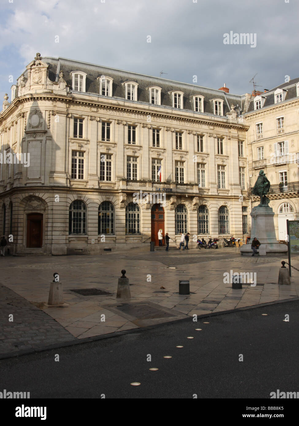 Vue extérieure de la place à l'extérieur du bureau de poste La Rochelle France Mai 2009 Banque D'Images
