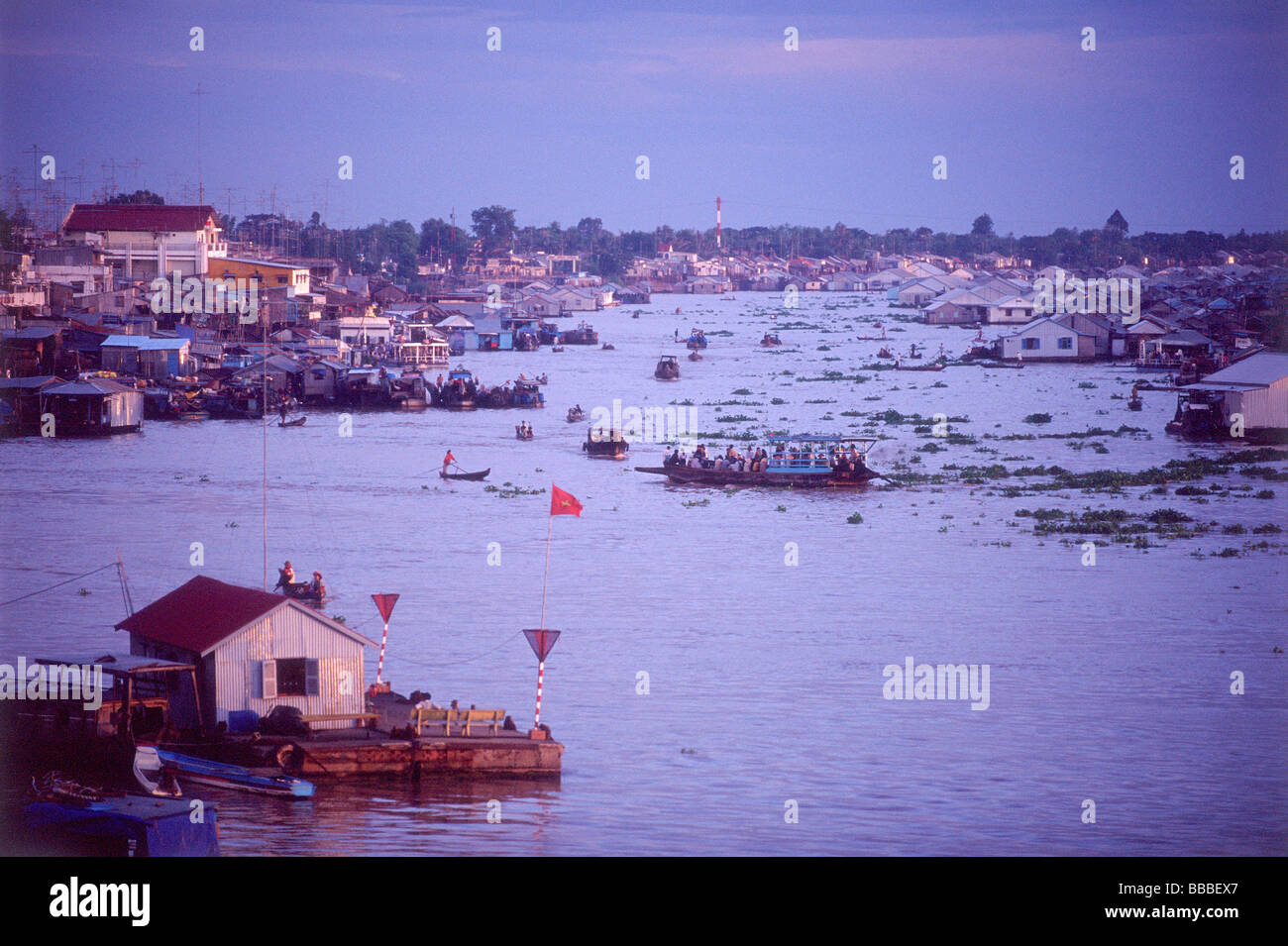 Vietnam, Mékong, Chau Doc le long de la rivière Bassac. Banque D'Images