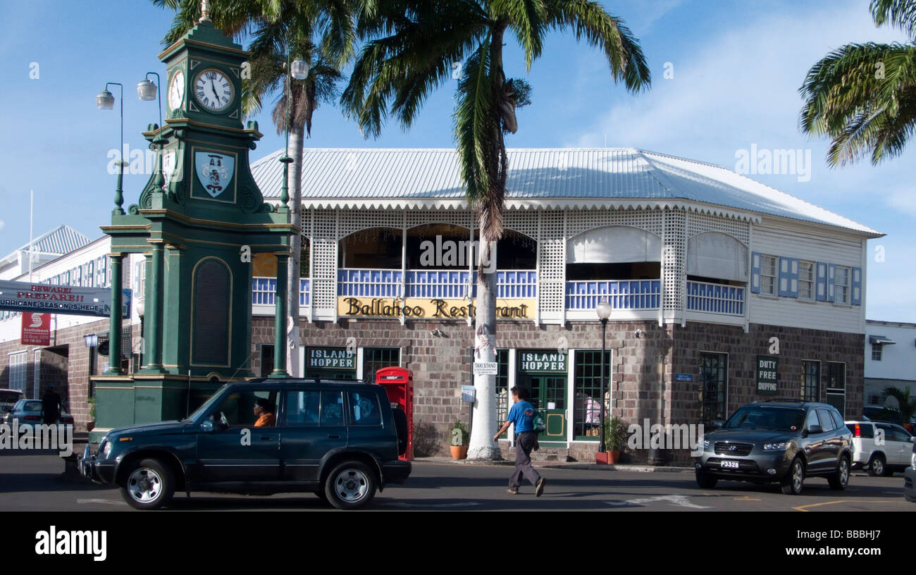 Berkeley Memorial fontaine d'eau potable et la tour de l'horloge au Cirque Basseterre capitale St Kitts Caribbean Banque D'Images