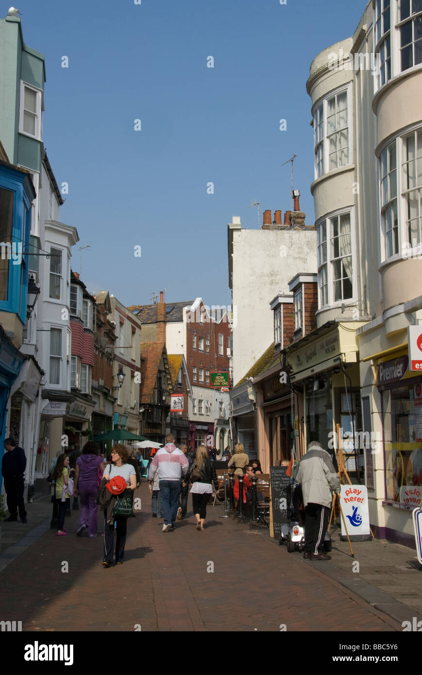 George Street magasins touristiques, Vieille Ville, Hastings, East Sussex, Angleterre, Royaume-Uni Banque D'Images