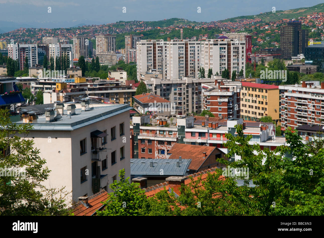 Vue de bâtiments résidentiels dans la ville de Sarajevo, capitale de la Bosnie Herzégovine Banque D'Images