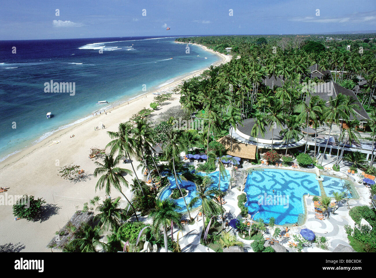 L'INDONÉSIE, Bali, Sanur Beach, vue aérienne du haut de l'hôtel Bali Beach.  (Grenu Photo Stock - Alamy